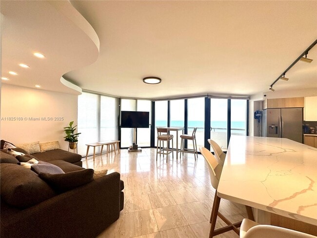 Building Photo - 15645 Collins Ave