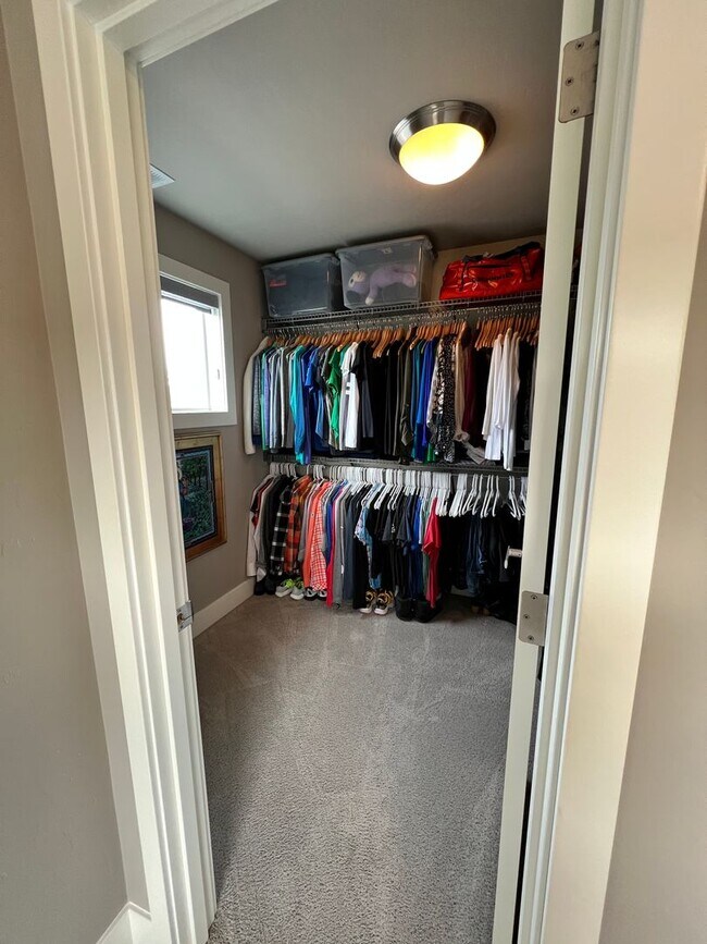 Building Photo - 3 bedroom 2.5 bath home in The Bridges, wi...