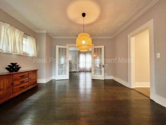 Building Photo - 1525 Edison St