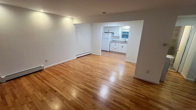 Building Photo - 14 Colonial Dr