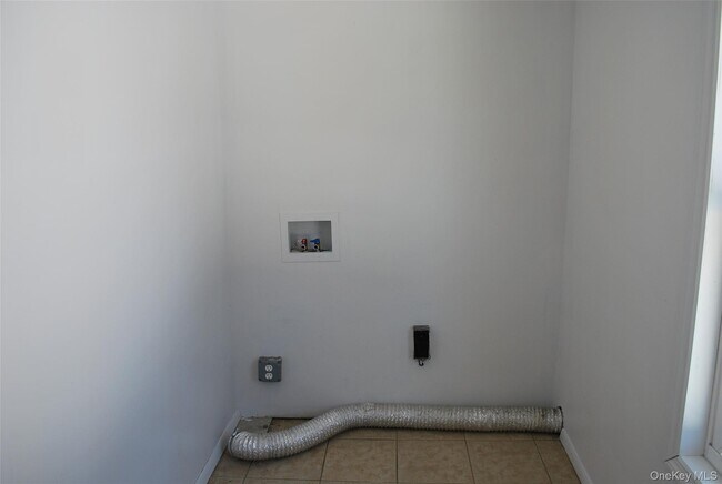 Building Photo - 22 Dekay Rd