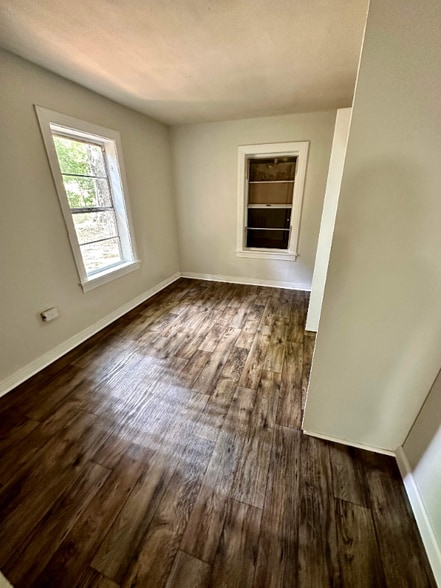 Building Photo - 1003 Zavalla St