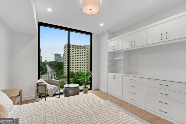 Building Photo - 2425 Peachtree Rd NE