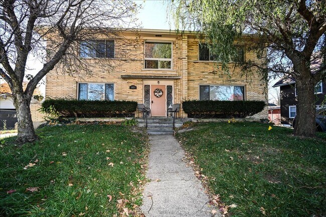 Primary Photo - 2625 Robertson Ave