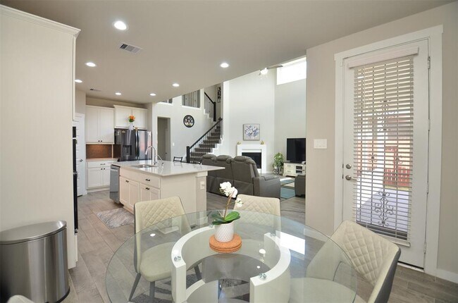 Building Photo - 28615 Halle Ray Dr
