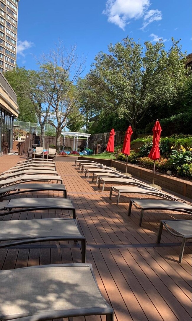 Building Photo - One Bay Club Dr