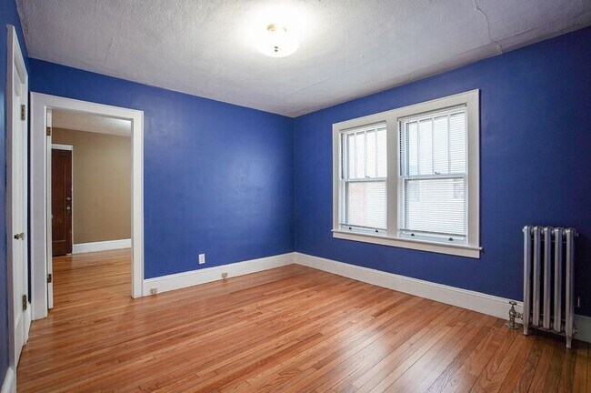 Building Photo - 109 Carver St