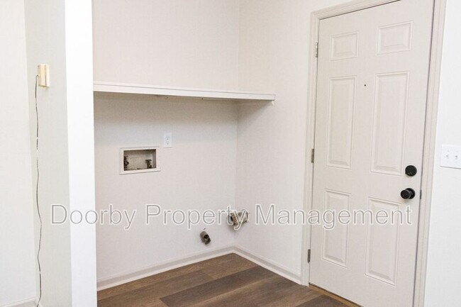 Building Photo - 6404 Middle Dr