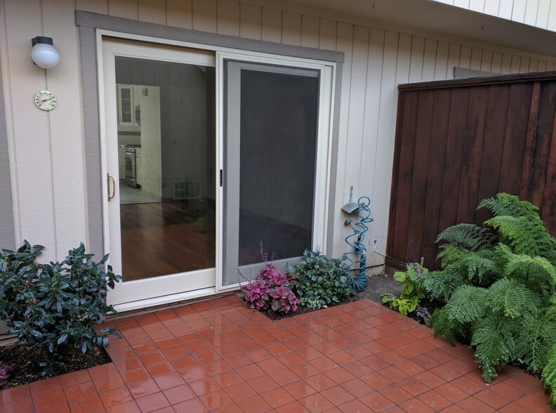 Building Photo - 1566 Capri Dr