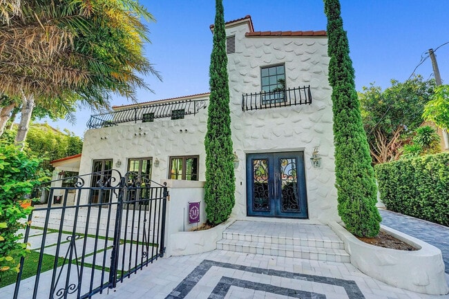 Building Photo - 614 Poinciana Dr