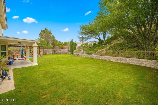 Building Photo - 6052 Bandolero Dr