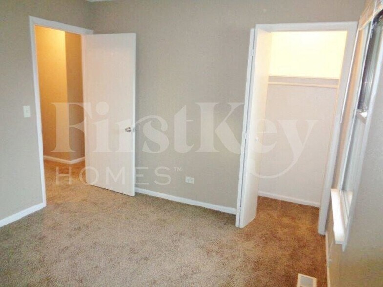 Building Photo - 2337 121st St