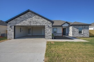 Building Photo - Beautiful 3 BR / 2 BA Home!