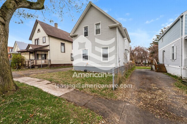 Building Photo - 183 1st St