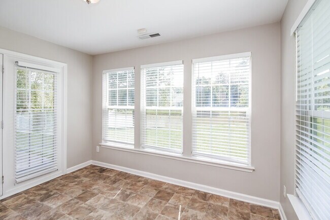 Building Photo - 4013 Lawrence Daniel Dr