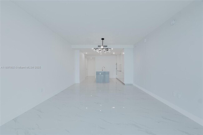 Building Photo - 700 NE 24th St