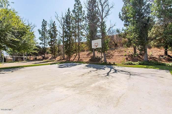 Building Photo - 653 Oak Run Trl