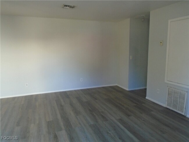 Building Photo - 8263 Beacon Blvd