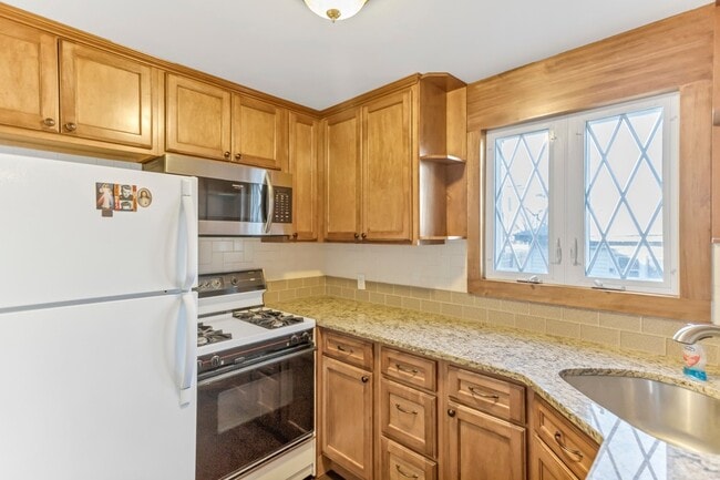Building Photo - 5156 W 63rd Pl