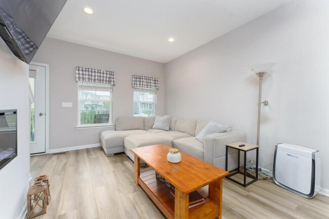 Building Photo - 197 Sean St