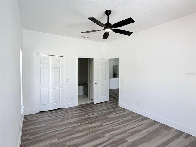 Building Photo - 906 Berwick Dr