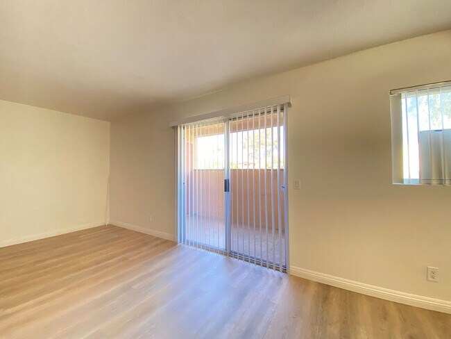 Building Photo - *Special* Charming 2 bedroom 2 bathroom Condo in Oceanside!