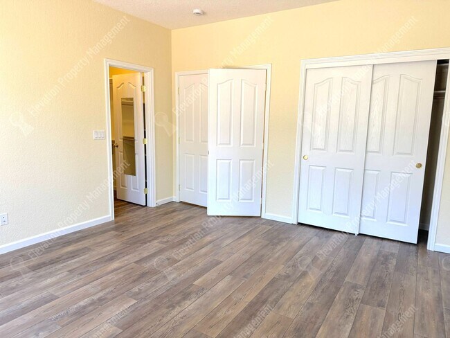 Building Photo - 4 BR Home in SE Bend with Canal Trail Access, Fenced Yard & Greenhouse
