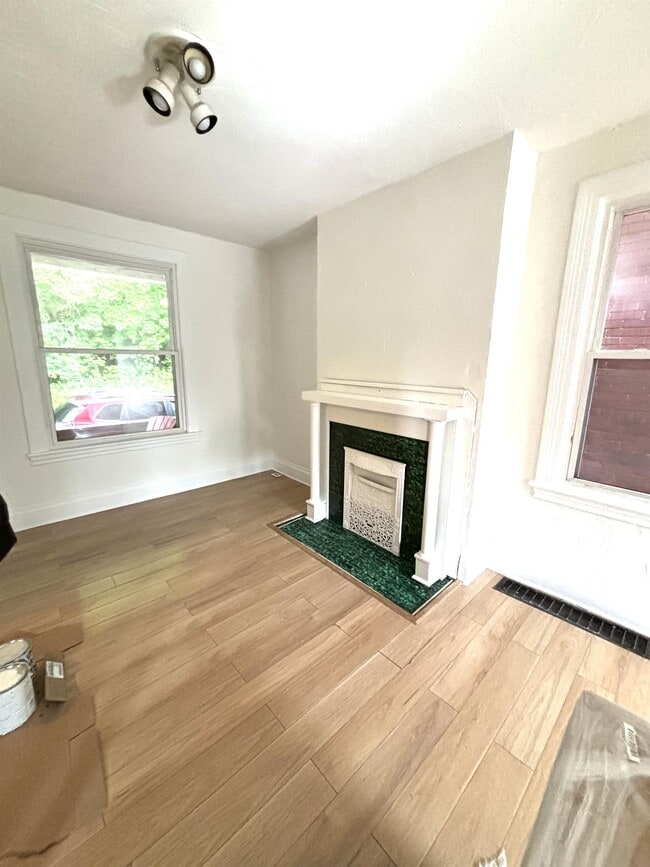 Building Photo - 416 S Urania Ave