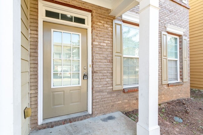 Building Photo - 4 Bedroom/2.5 Bath Townhouse!