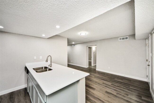 Building Photo - 781 Country Pl Dr