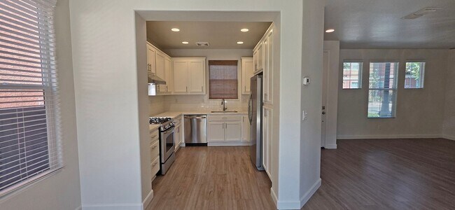 Building Photo - 845 Bronze Ln