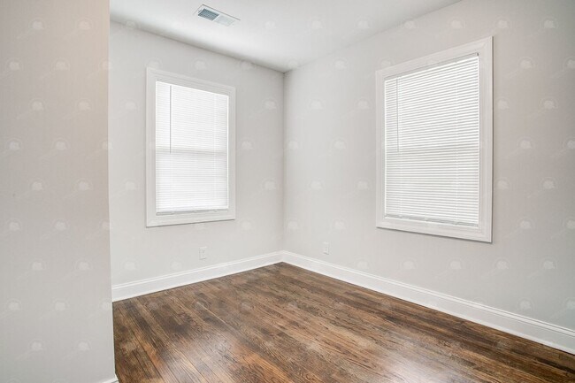 Building Photo - 2510 E 59th St