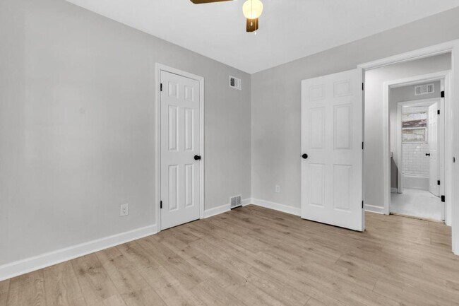 Building Photo - 4829 Bradford Dr