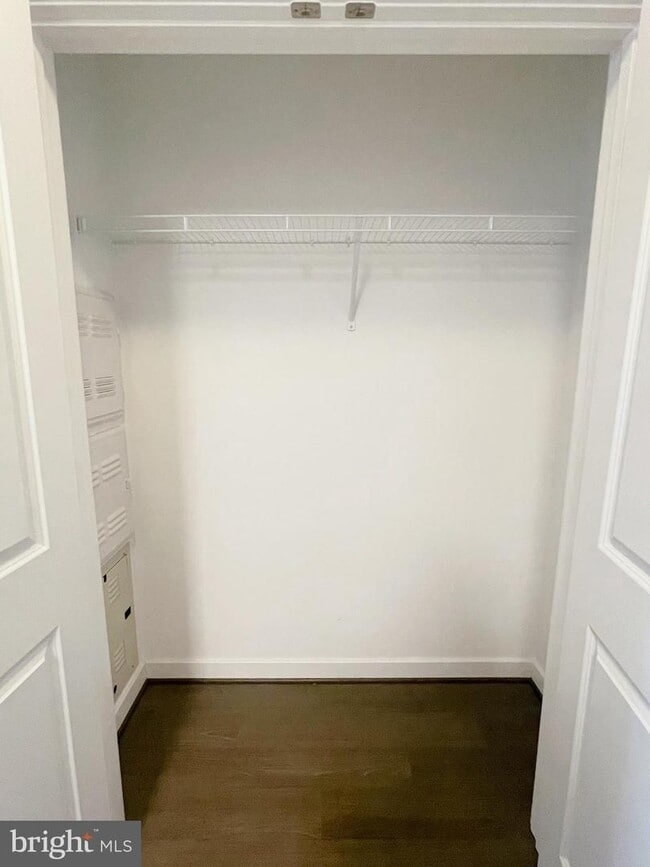 Building Photo - Luxurious Fairfax City 2 bed Condo