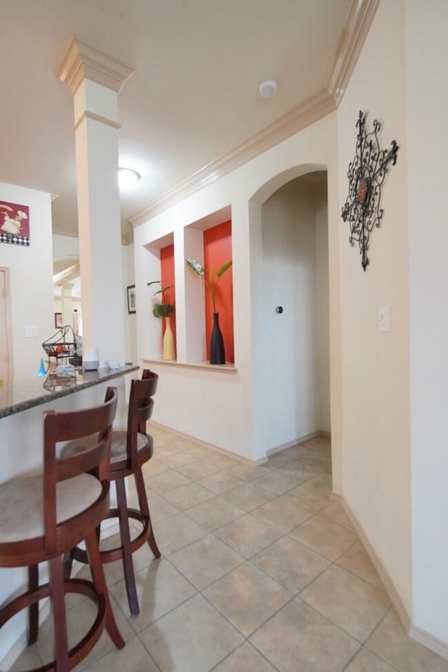 Building Photo - Spacious and well-maintained home located in the established community of Arlington!