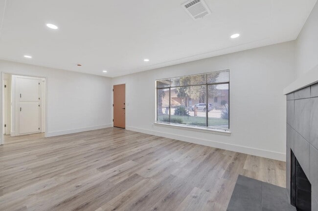 Building Photo - Single family home