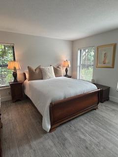 Building Photo - 2309 Fairway Dr S