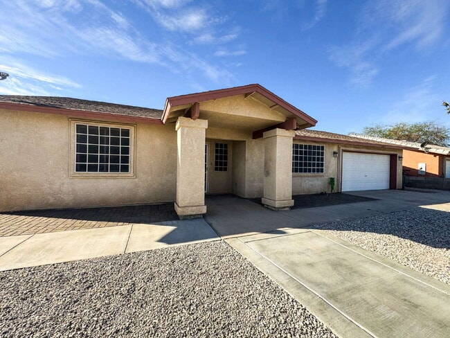 Building Photo - "Newly Renovated 4-Bedroom, 2 Bathroom Home in Yuma!"