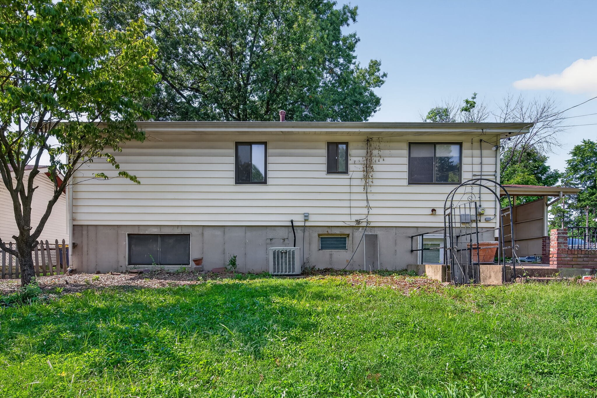 Building Photo - 1675 Central Pky