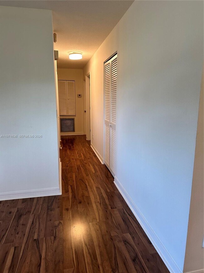 Building Photo - 108 SE Soneto Ct