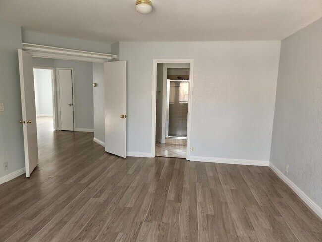 Building Photo - Charming 4BR House in Las Vegas