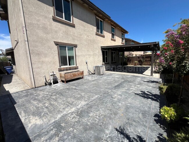 Building Photo - 440 Red Lion Way