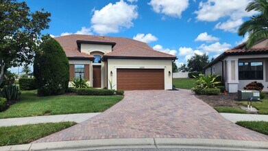Building Photo - Lakeview Turnkey Furnished Home with Resor...
