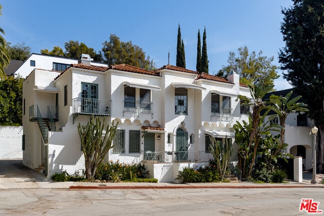 Building Photo - 2166 Beachwood Terrace
