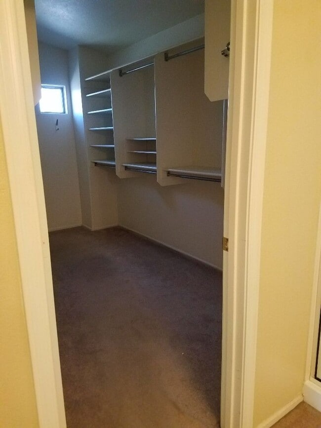 Building Photo - FREE RENT OAC  4 bedroom  3 car garage RV Gate