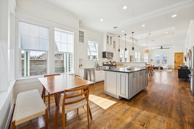 Building Photo - 304 Walton St