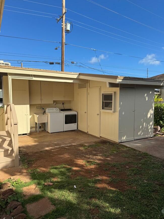 Building Photo - Kaimuki - Renovated Singled Family Home - ...