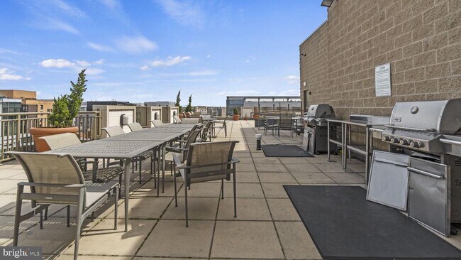 Building Photo - 1150 K St NW