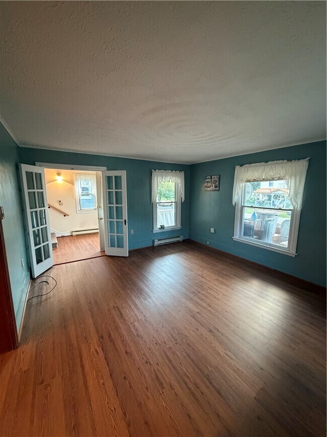 Building Photo - 303 7th St