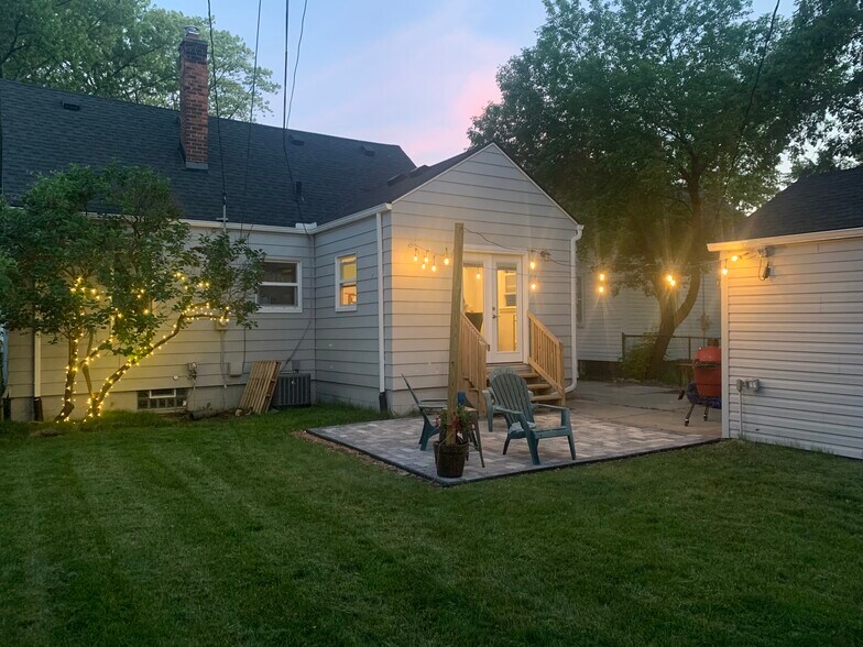 Backyard Patio - 2223 Coy St